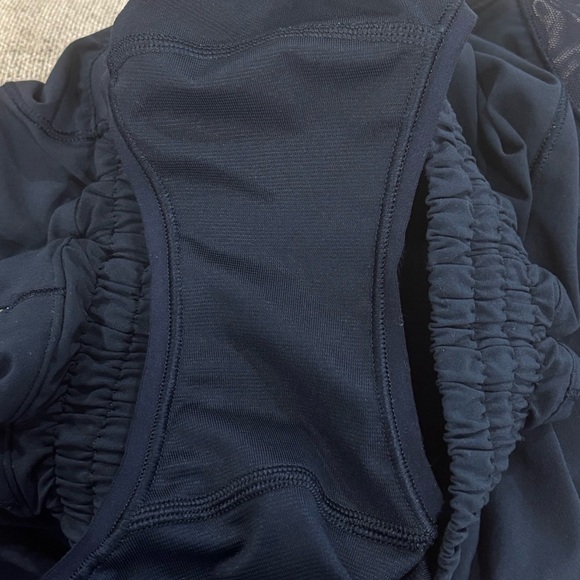 (SOLD) Lululemon Hotty Hot Shorts 4" In True Navy Size 2 - Picture 4 of 6